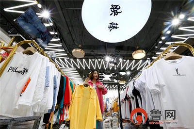 即墨打造青島最大的網(wǎng)紅直播基地萬達廣場、騰訊直播基地等8項目簽約落戶